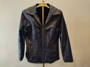 lot 41 image: Burks Bay Ladies Leather Jacket (Size L)