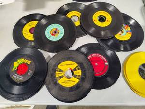 lot 34 image: Large Lot of Records (45rpm)