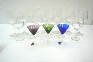 lot 8 image: Stemmed Glassware