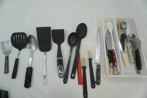 lot 18 image: Serving & Cooking Utensils, Knives, Drawer Organizer