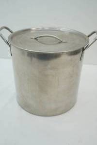 lot 19 image: Stainless Steel Kettle & Lid 10.25 tall by 11 diameter