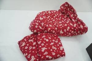 lot 47 image: Fitted FullQueen Sheet and 2 Pillow Cases