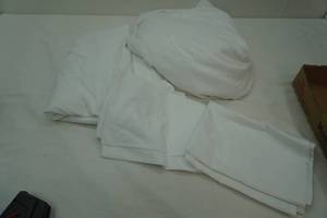 lot 74 image: Queen Sheet Set