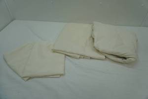lot 76 image: Queen Sheet Set