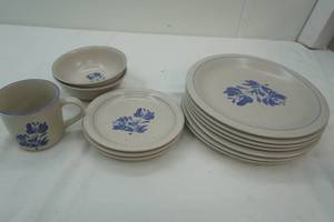 lot 109 image: Pfaltzgraff Yorktowne Stoneware, 7 Dinner Plates, 2 Bowls, 3 Dessert Plates, 1 mug