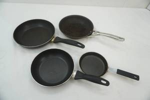 lot 124 image: 4ct Frying Pans