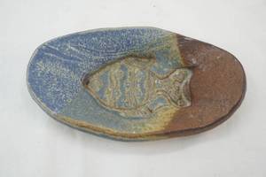 lot 135 image: Handmade Stoneware Pottery Fish Soap dish