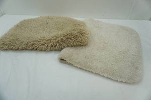 lot 137 image: 2 Bathroom Rugs