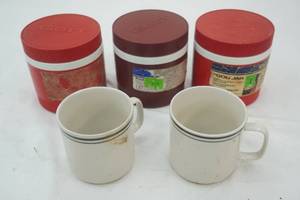 lot 162 image: 3 Gott Food Jars, 2 Coffee Mugs