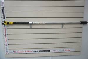 lot 220 image: Light Bulb extension pole