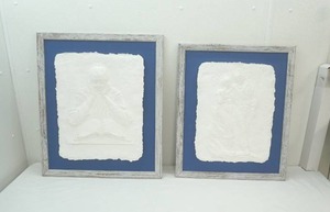 lot 231 image: Jeneal Knapp 1994 Molded Paper Pulp Art. Framed. 2ct