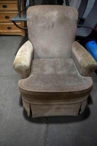 lot 249 image: Swivel Recliner