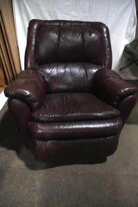 lot 252 image: Leather Recliner, Swivel Rocker Recliner