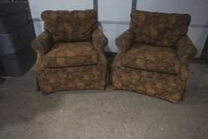 lot 267 image: 2 Swivel Rocker Club Chairs