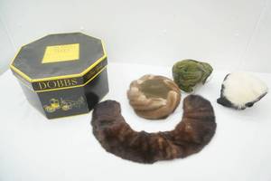 lot 281 image: Vintage Ladies Hats. 3ct, comes with box