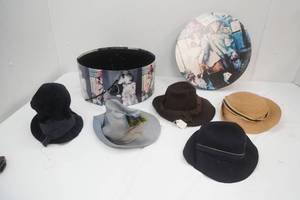 lot 282 image: Vintage Ladies Hats. 4ct. Comes with Box