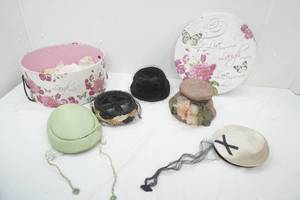 lot 283 image: Vintage Ladies Hats. 5ct. Comes with Box