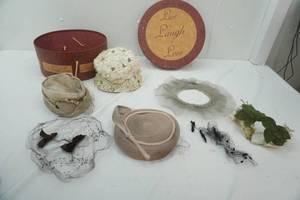 lot 287 image: Vintage Ladies Hats. 6ct, comes with box