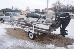 lot 295 image: 2000 Raven 14 Fishing Boat and Trailer