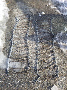 lot 224 image: 2 Tire Chains