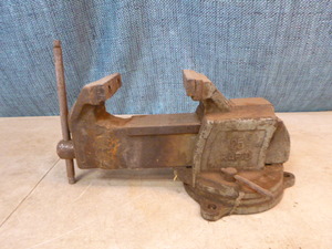 lot 18 image: 125 Rapid Bench Vise