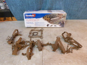 lot 90 image: 8 Small Animal Traps