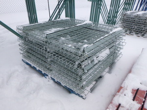 lot 8 image: 20 Pallet Racking 46 X 42 Wire Decks