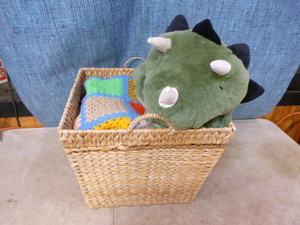 lot 146 image: Baskets of Afghans