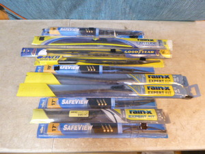 lot 200 image: 10 Windshield Washer Blades
