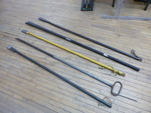 lot 211 image: 5 Ice Chisels