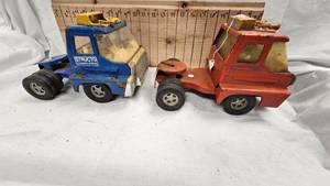 lot 146 image: Pair of 1950s-60s Structo Semi Tractors