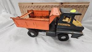 lot 151 image: 1960s Structo Pressed Steel Dump Truck