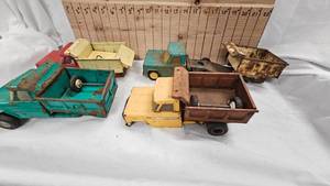 lot 152 image: 5-Structo by Ertl Dump Trucks