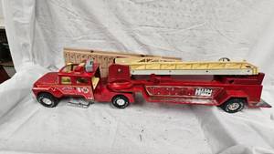 lot 168 image: Nylint Aerial Hook N Ladder Fire Truck