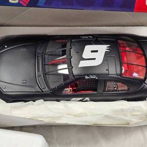 lot 71 image: Action 124 2001 Teal Car Bill Elliot #9A, As New, In Box