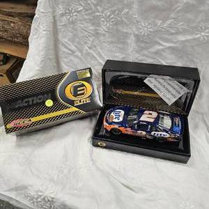 lot 82 image: Action 124 Miller Lite Rusty Wallace #2 Harley, As New, In Box