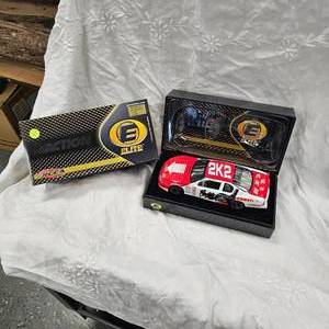 lot 85 image: Action 124 RCR Pitstop Practice Car 2002, As New, In Box