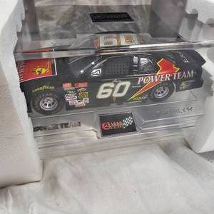 lot 89 image: Team Caliber Die Cast 124 Geoffrey Bodine