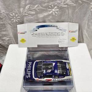 lot 90 image: Team Caliber Die Cast 124 Michael Waltrip
