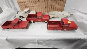 lot 157 image: 1960s-700s Tonka Pressed Steel Jeeps, Qty 5