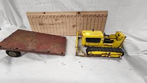 lot 156 image: Classic Tonka Bulldozier and Trailer