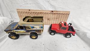 lot 181 image: Tootsie Toy Jeeps