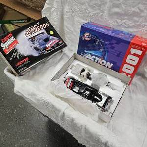 lot 99 image: Action NHRA 124 Castrol Syntec Tory Pedregon