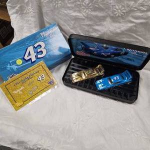 lot 105 image: Racing Champions Deluxe Plymouth by Petty, #43, Super Bird Sets(2 Cars)