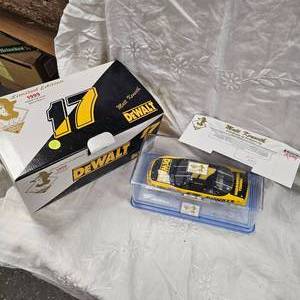 lot 108 image: Matt Kenseth 124 DeWalt Racing #17