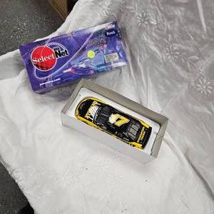 lot 114 image: Action 124 Select NetDeWalt Matt Kenseth #17, Bank