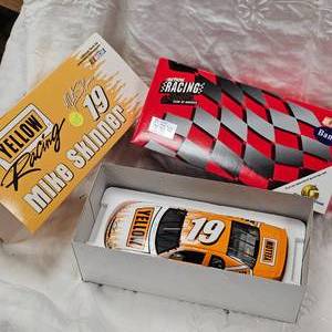 lot 115 image: Action 124 Yellow Racing Mike Skinner #19