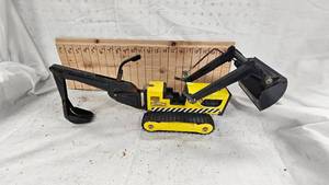 lot 142 image: Tin Classic Tonka ExcavatorBackhoe