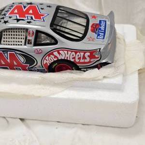 lot 131 image: Hot Whhels 124 Kyle Petty #44 Charity Ride