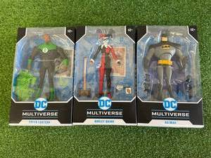 lot 17 image: DC Multiverse Figures